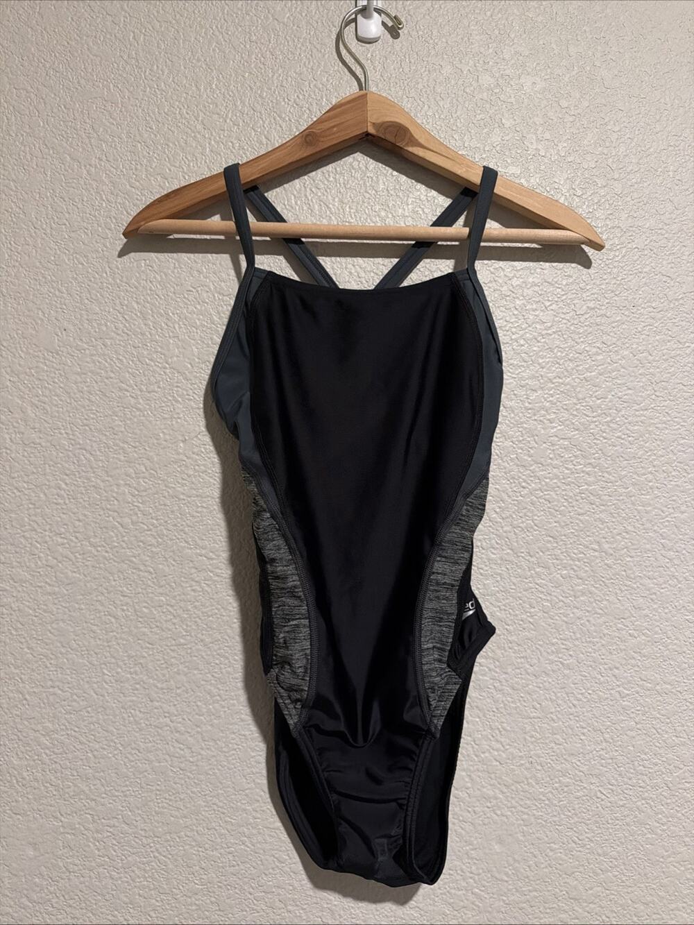 Speedo Pro Lt Womens Black Gray Racerback One Piece Swimsuit Lined Size 6 32